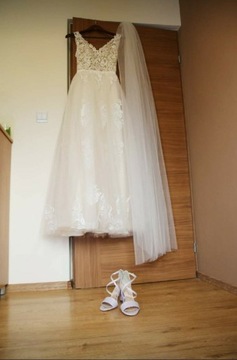 Suknia ślubna biała z koronką 