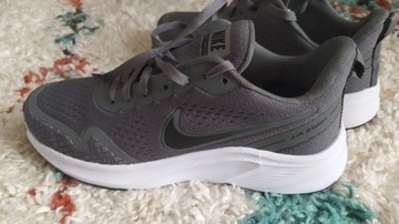 buty sportowe firmy Nike