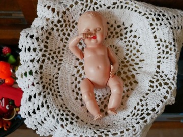 Sygnowana lalka marki Rosebud ok.16 cm