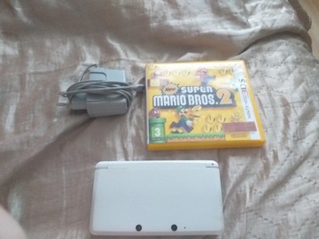 NINTENDO 3DS + 2 gry 