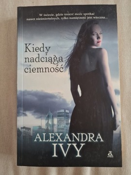 Kiedy nadciąga ciemność - Alexandra Ivy książka 