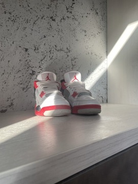 Jordan 4 fire red 