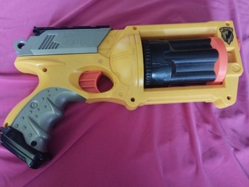 NERF pistolet na 6 naboji