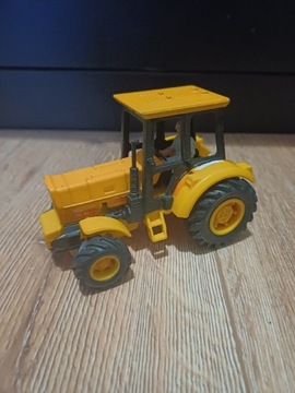Zabawka traktorek 