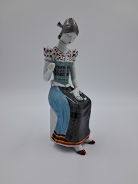 Hollohaza 24cm dama kobieta w stroju ludowym 1979-1985 figurka porcelanowa