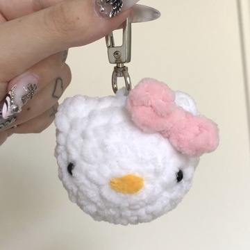 pluszak hello kitty breloczek na szydełku