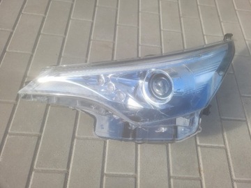 Toyota Avensis Lampa przód lewa