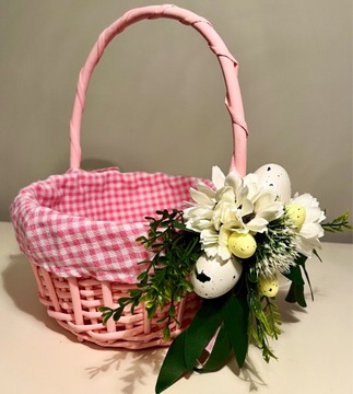 Różowy koszyczek na Wielkanoc