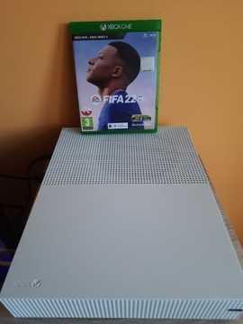 Xbox one S 1tb z napędem + 2 pady + FIFA22