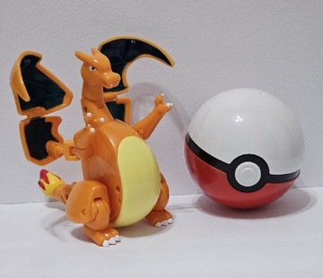 Pokemony. Charizard i Pokeball