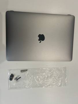 Skrzydło matrycy MacBook Pro 2018 uszkodzone 