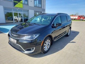 Chrysler Pacifica 3,6 benzyna, 8 osobowy, stan bardzo dobry