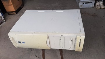 Obudowa retro komputera wysoka vintage old