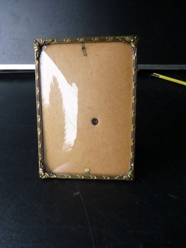 Ramka mosiężna ze szkłem wypukłym 15,5 x 11 cm.