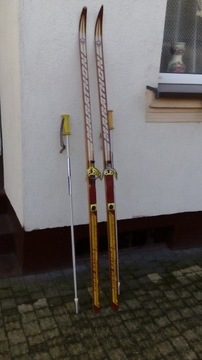Używane narty biegowe z kijkami