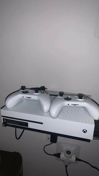 Xbox One S 1Tb + gratisy