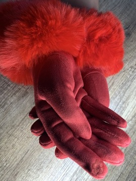 Czerwone rękawiczki z futerkiem 