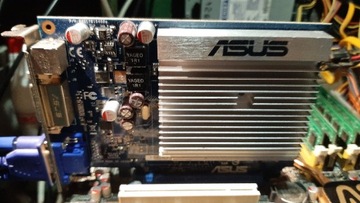 Karta graficzna PCIe Asus 6200 LE sprawna