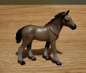 Schleich koń hanowerski źrebię figurka wycofana