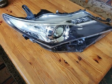 lampa reflektor Toyota Auris 2013