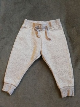 Szare spodnie dresowe dla dziewczynki 6-9 miesięcy