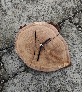Zegar ścienny z  plastra drewna dębowego