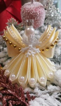 Anioł ręcznie wykonany ze wstążki satynowej