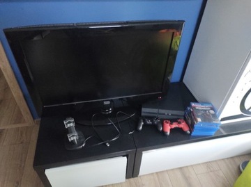 Konsola ps4 z 2 padami i telewizorem 