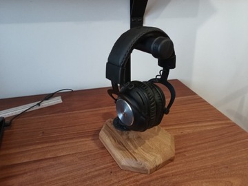 Drewniano metalowy stojak na słuchawki 