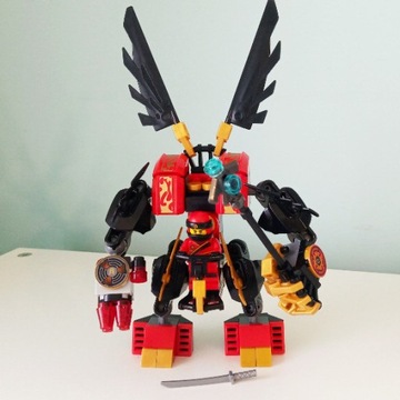 Lego Moc ninjago ognisty robot Kai'a + minifigurka