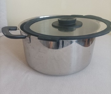 The Philipiak Futuro 5.2L (24 cm) Large Pot with Lid
