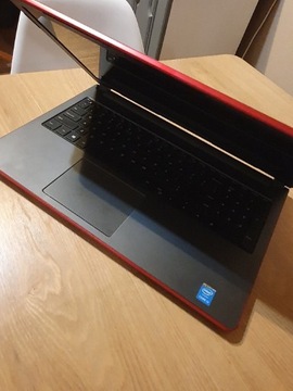 Laptop Dell Inspiron czerwony