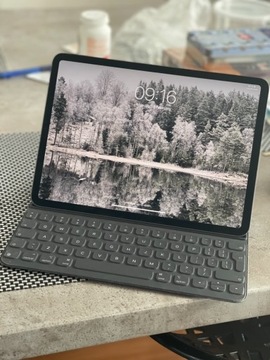 iPad pro 11 - inch 256 gb Space grey + klawiatura 