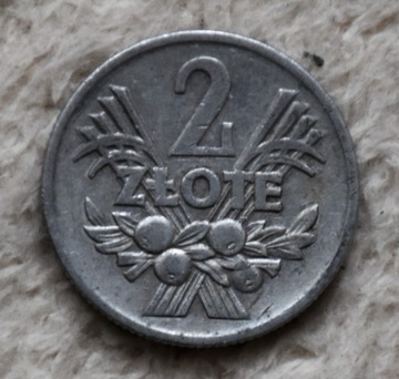 Moneta 2 złote "Jagody" z 1958 roku.