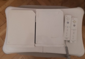 Konsola Wii x 2 + 2 Wii Nunchucks + Balance Board