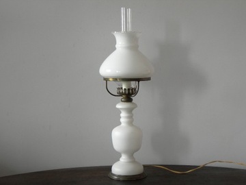 Biała lampka elektryczna 