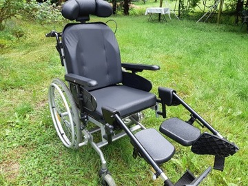 Wózek inwalidzki o podwyższonym standardzie