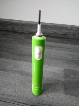 szczoteczka oral b zielona sprawna używana