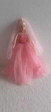 Nowa sukienka dla Barbie