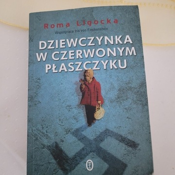 Książka "Dziewczynka w czerwonym Płaszczyku"