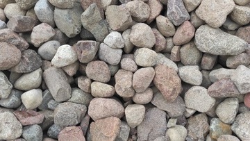 Kamień polny brukowy.