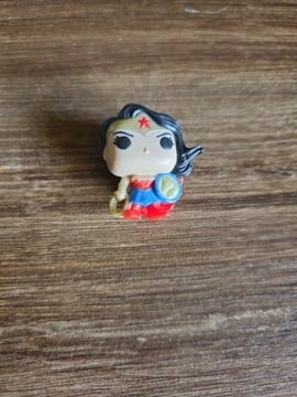 Kinder Joy DC figurka Wonderwoman