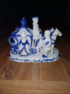 Karoca z damą lokajem woźnicą i końmi porcelana