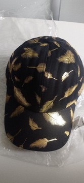Piękna czapka z daszkiem w złote liście 