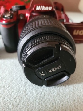 Nikon 3100 lustrzanka czerwony aparat fotograficzn