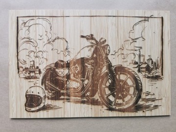 Obraz motocyklu wypalony na bambusie
