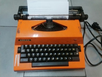 Maszyna do pisania Niemiecka Adler Gabriele 2000