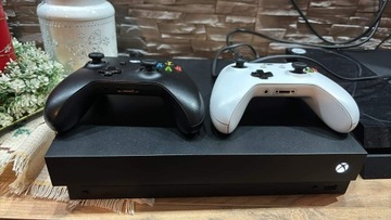 Xbox one x z dwoma padami 