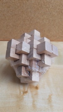 Drewniana zabawka łamigłówka układanaka