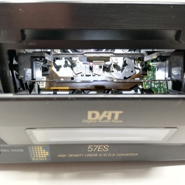 Sony DTC-57ES DAT z serii ESPRIT + pilot i boczki